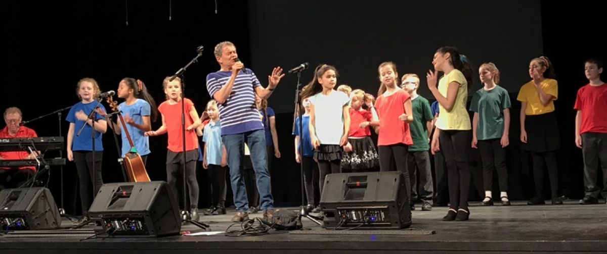 Elsternwick Choir performs with Peter Combe