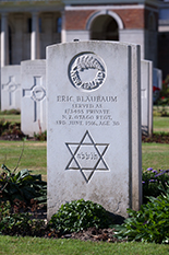 Gravestone of Private Eric Blaubaum (Bowden)