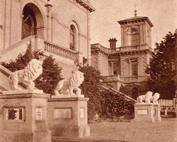 War Memorial Lions at Wesley College